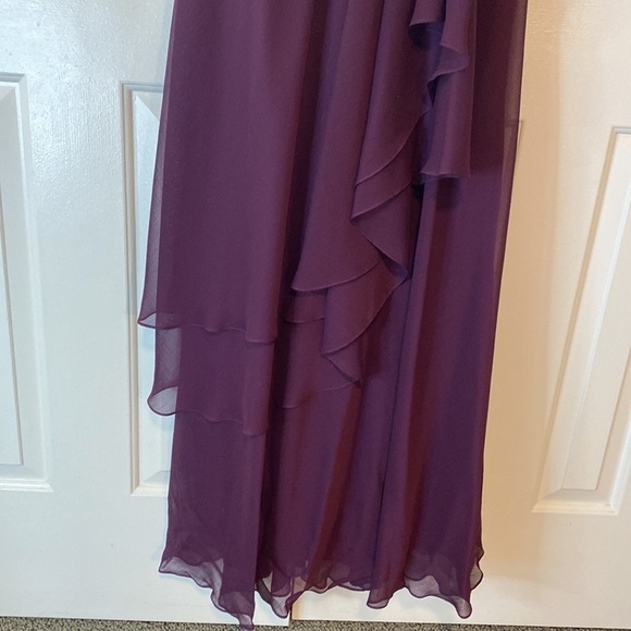 Ursula Size 8 Chiffon Floor Length Dress in Raisin w/ Statement Piece & V Neck - Picture 4 of 10